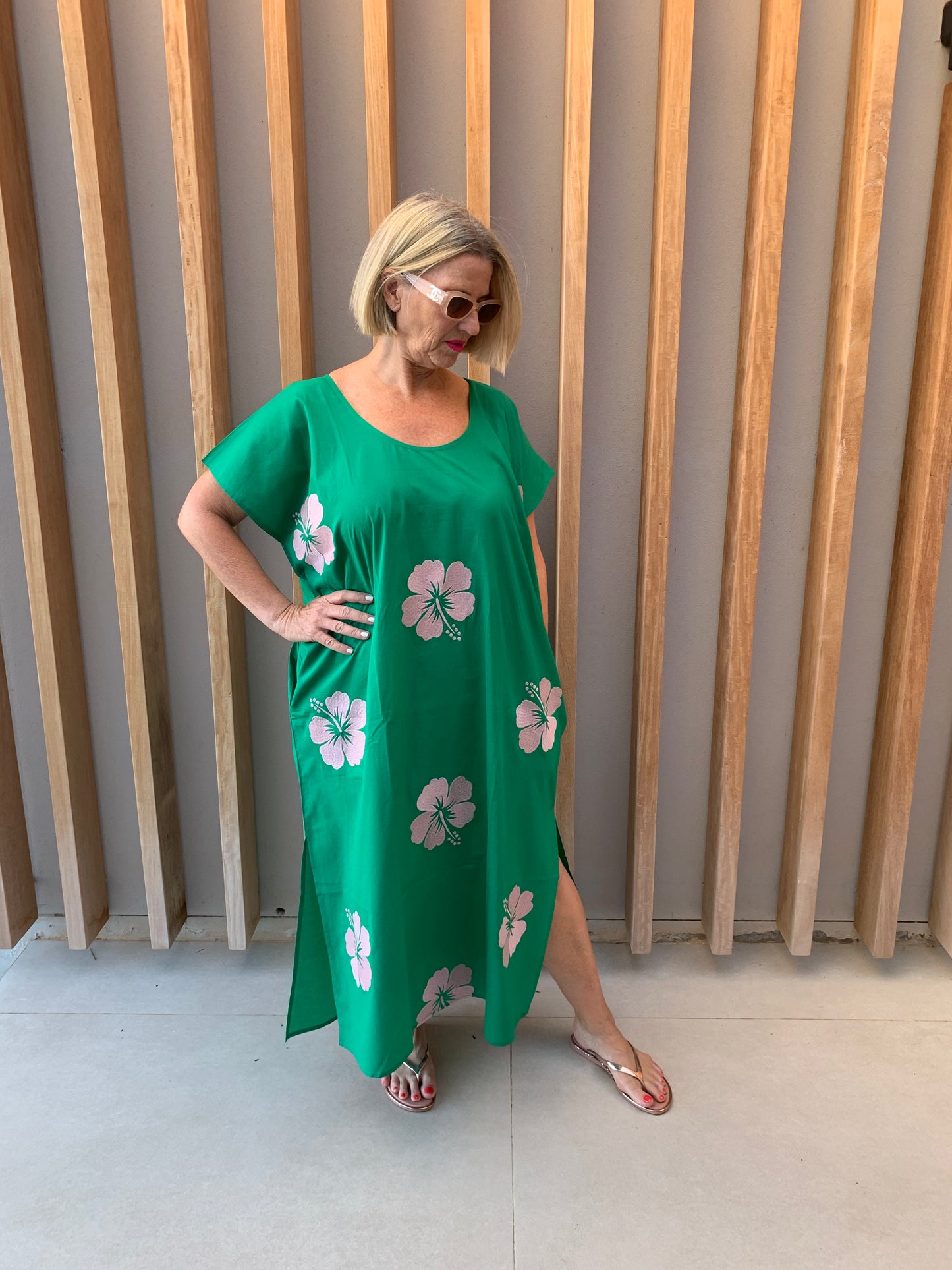 Green sleeveless dress with pink embroidered Hibiscus