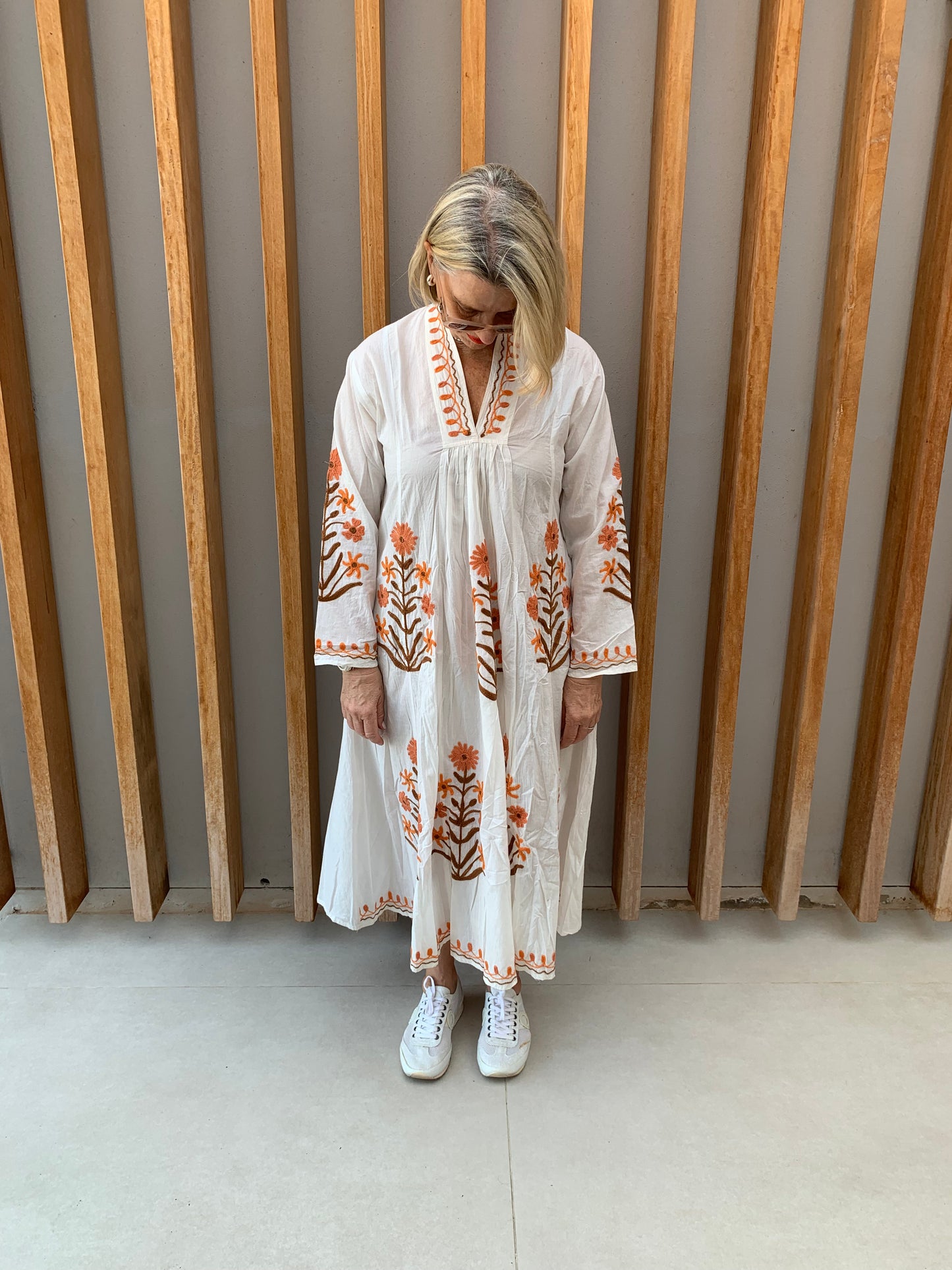White dress with embroidered orange & brown daisy