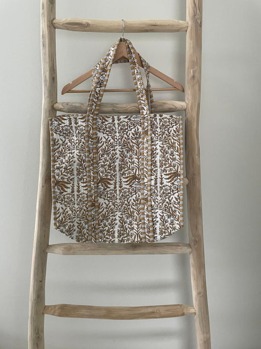 Tote Bag: Beige floral pattern