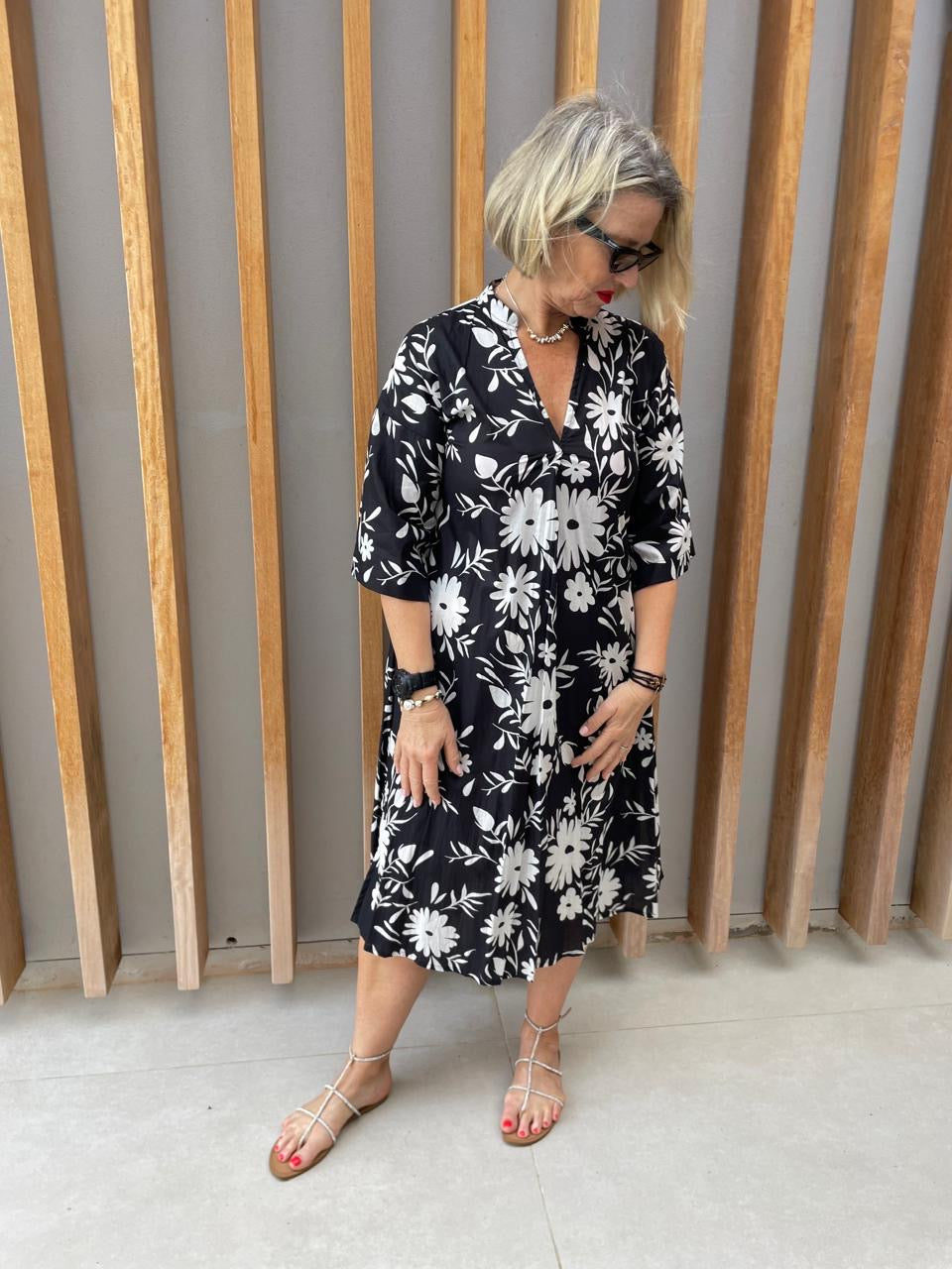 Black & white daisy floral dress