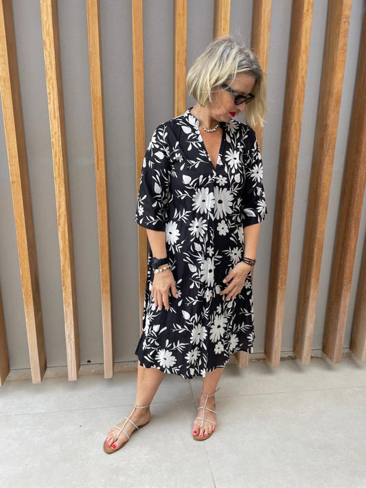 Black & white daisy floral dress