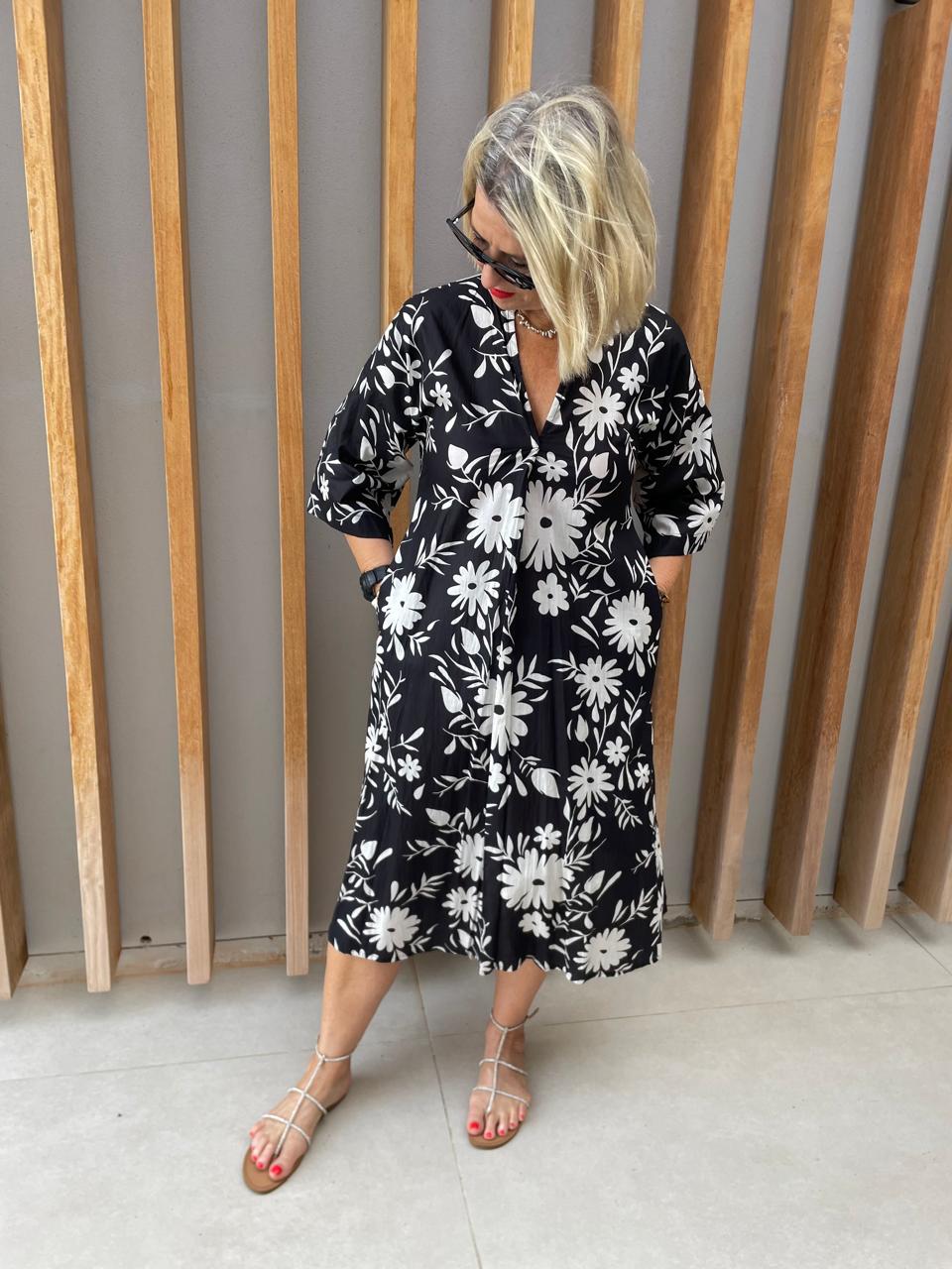 Black & white daisy floral dress