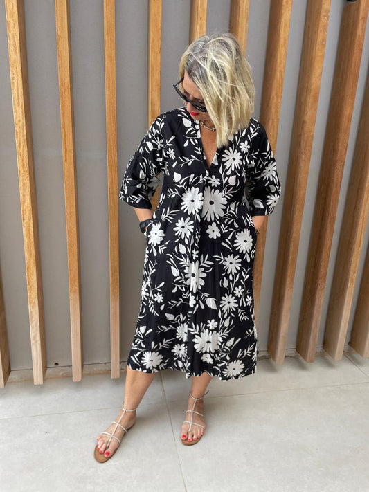 Black & white daisy floral dress
