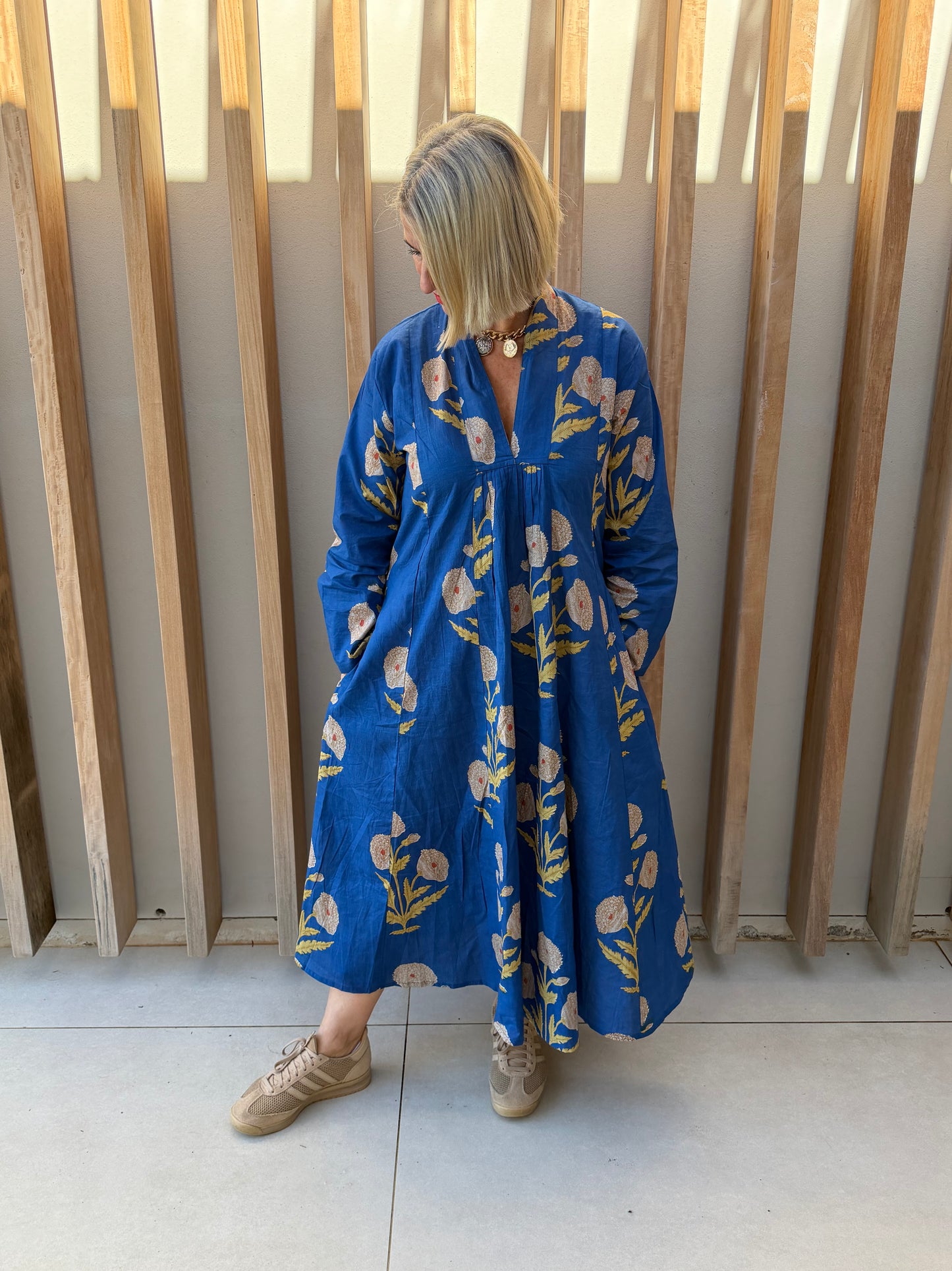 Blue dress with beige daisies pattern
