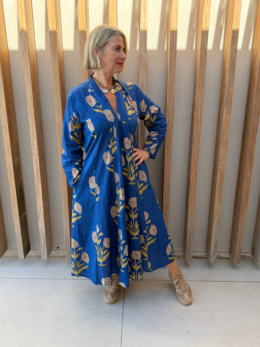 Blue dress with beige daisies pattern