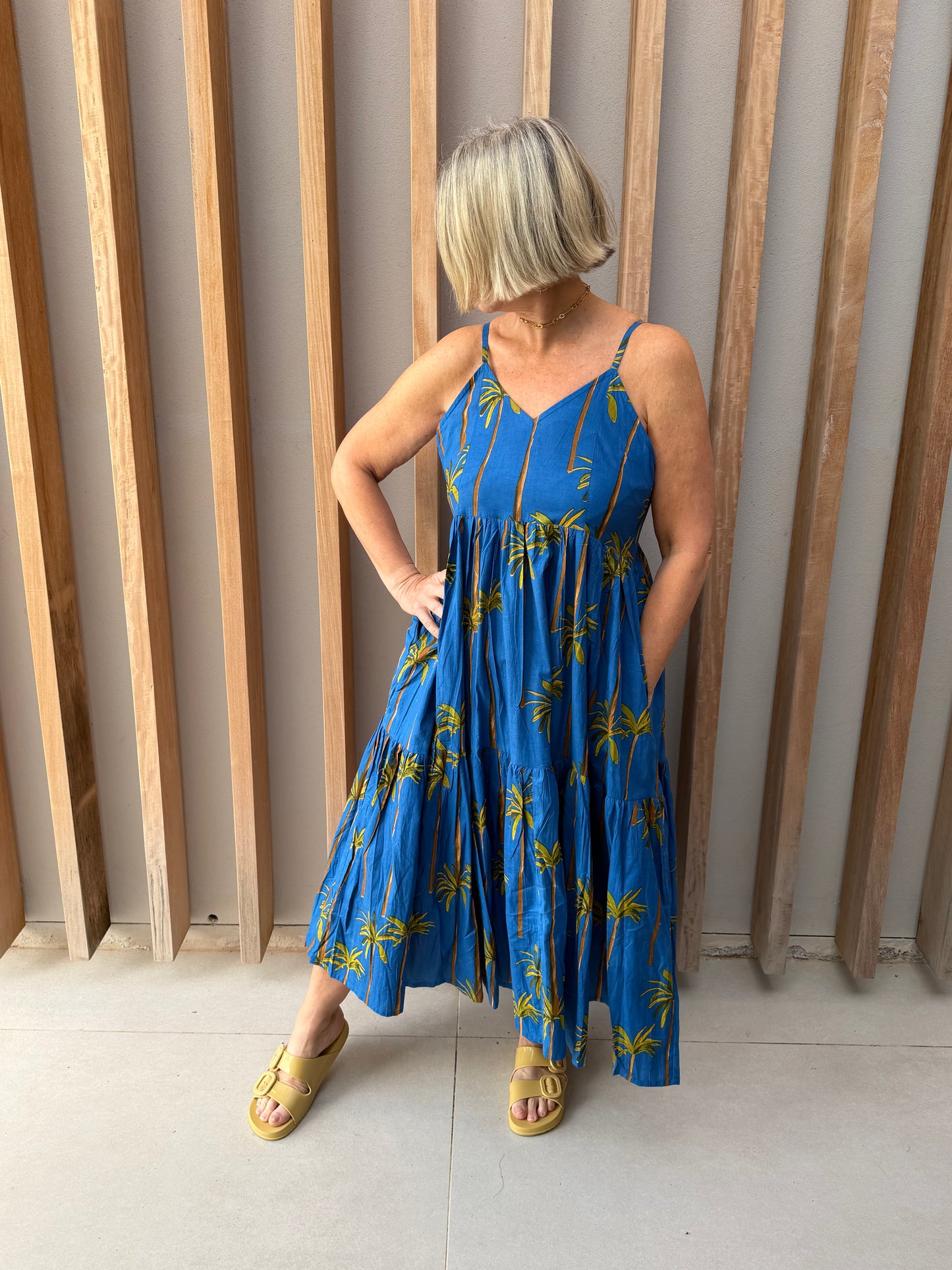 Blue sleeveless dress with palm pattern