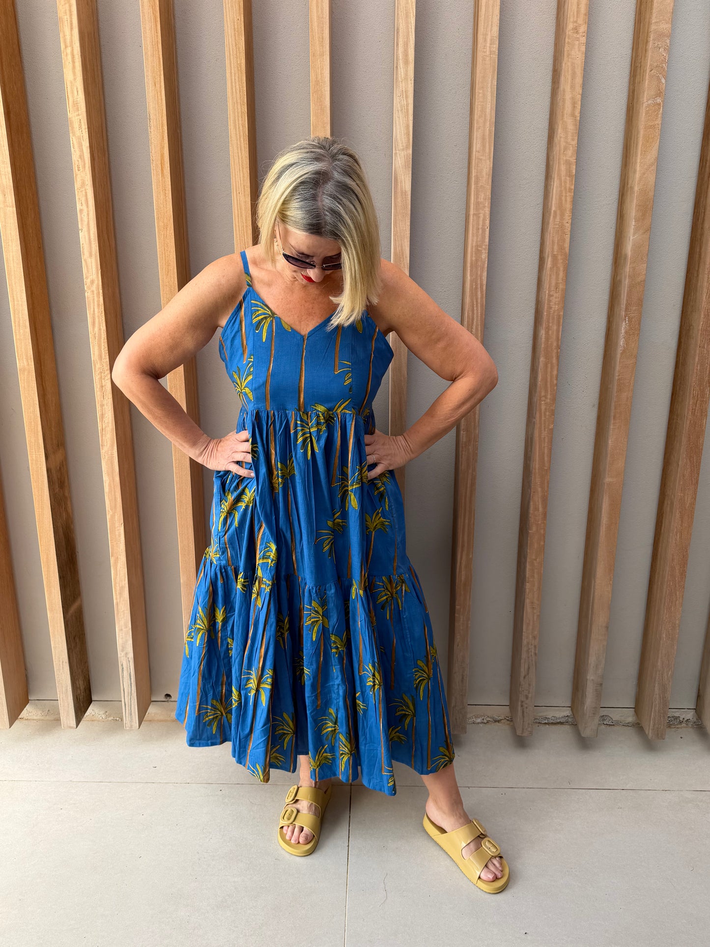 Blue sleeveless dress with palm pattern