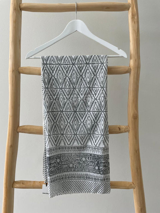 White black geometric Sarong