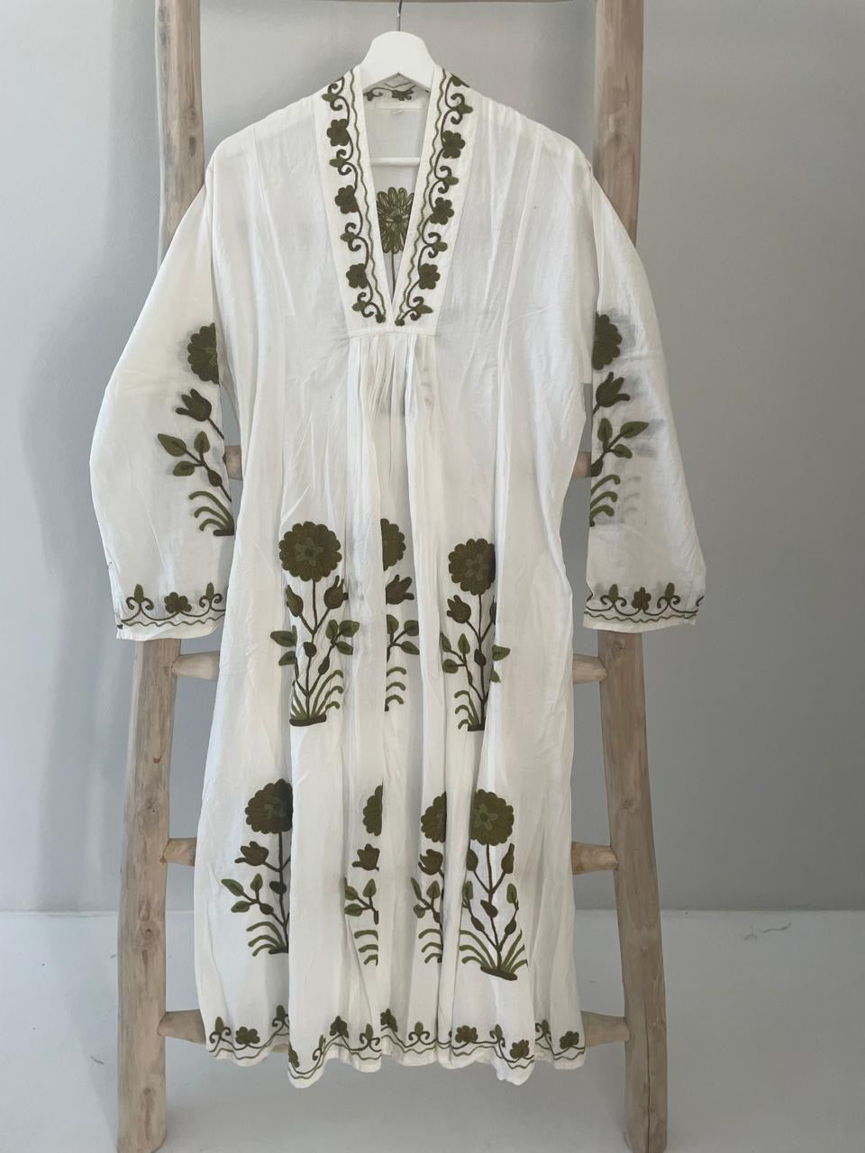 White dress with embroidered olive green daisy