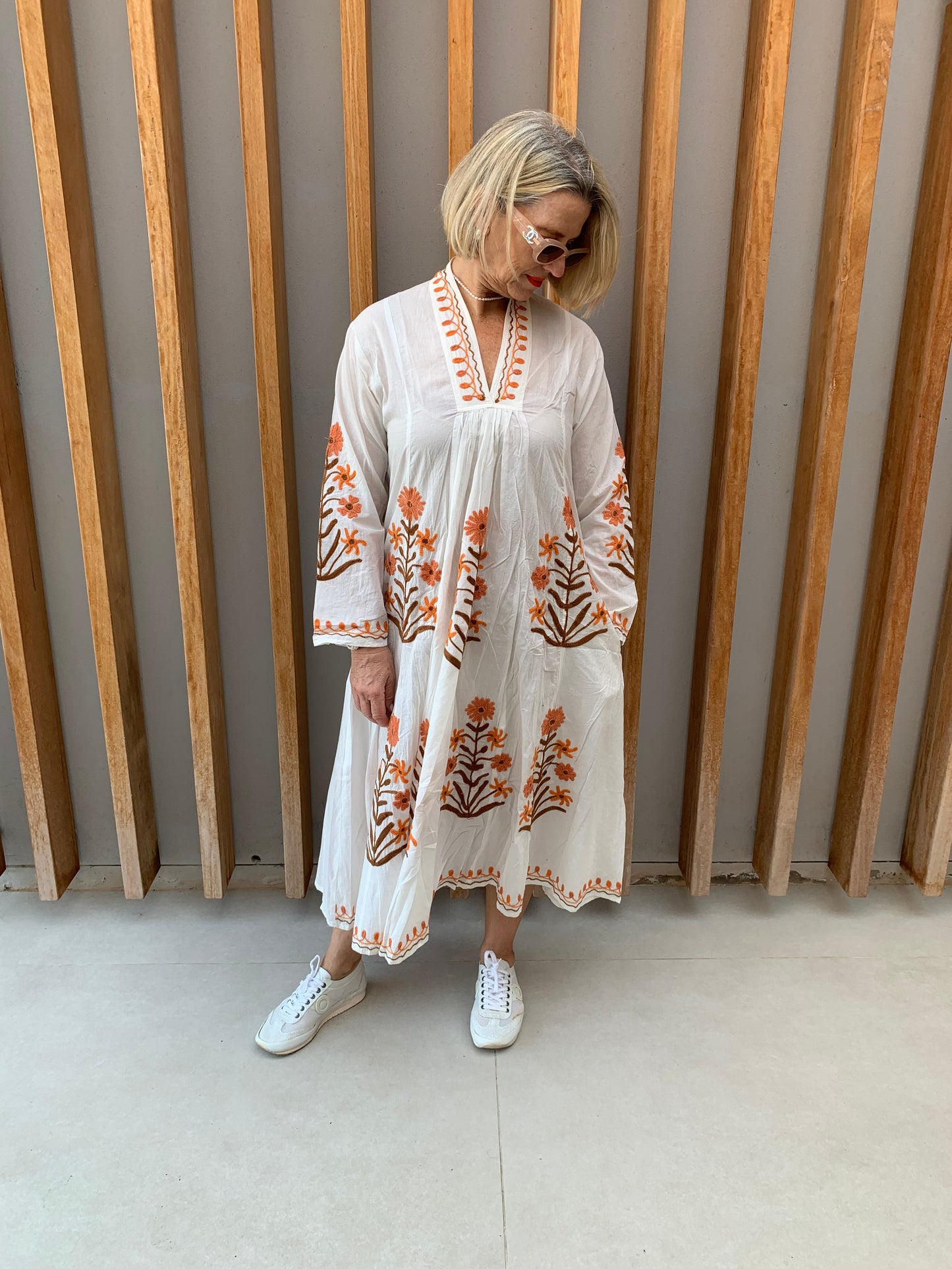 White dress with embroidered orange & brown daisy