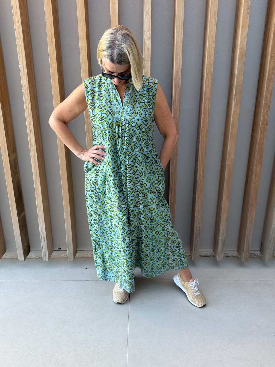 Green geometric pattern sleeveless dress