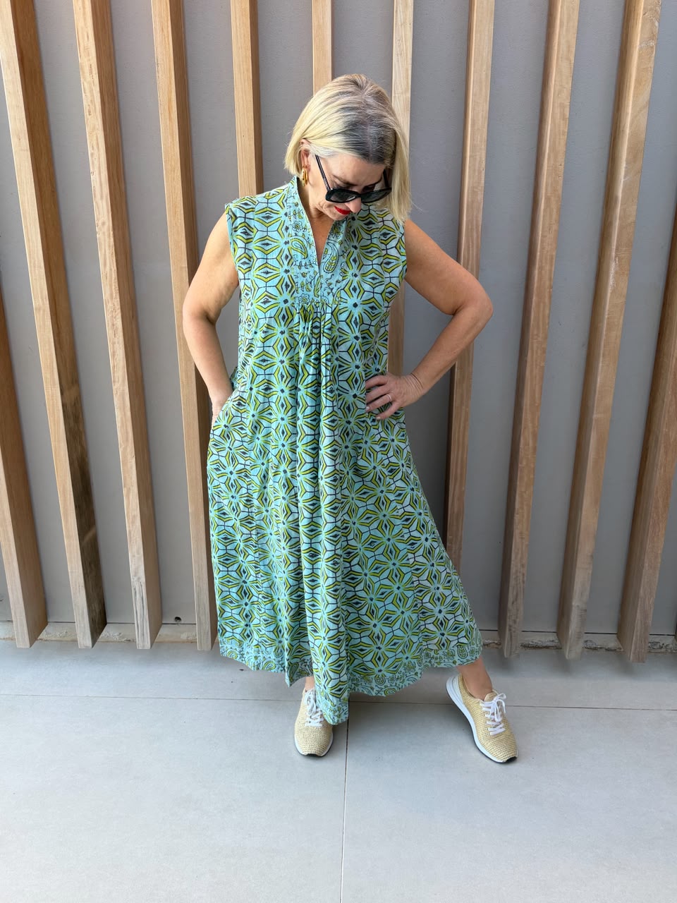Green geometric pattern sleeveless dress